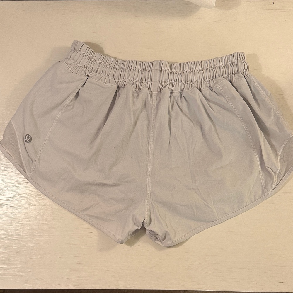 lululemon hotty hot 2.5 shorts